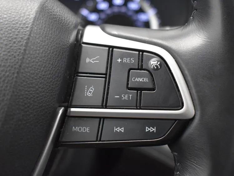 Used 2023 Toyota Highlander LE FWD image 22