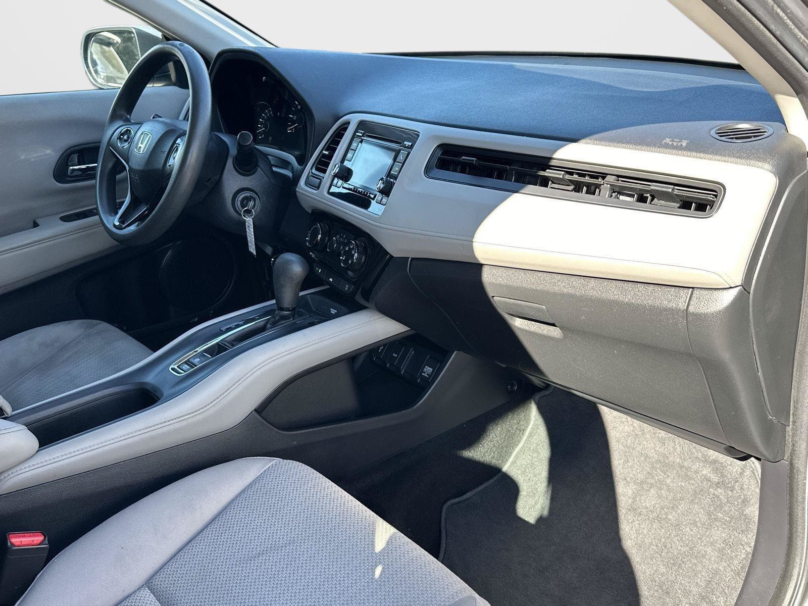 Used 2017 Honda HR-V LX image 34