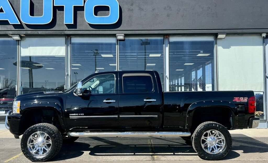 Used 2014 Chevrolet Silverado 2500 LT w/ Z71 Appearance Package AWD/4WD image 2