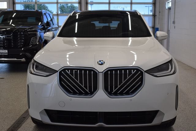 Used 2025 BMW X3 xDrive30i w/ Convenience Package AWD/4WD image 3