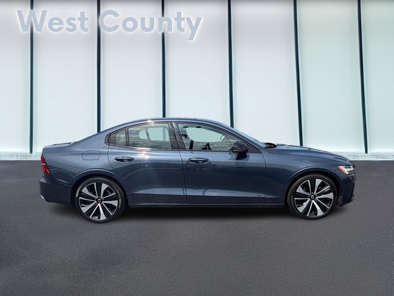 Certified 2022 Volvo S60 B5 Momentum FWD image 2