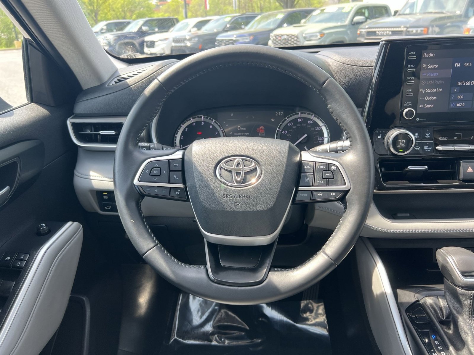 Used 2022 Toyota Highlander XLE AWD/4WD image 24