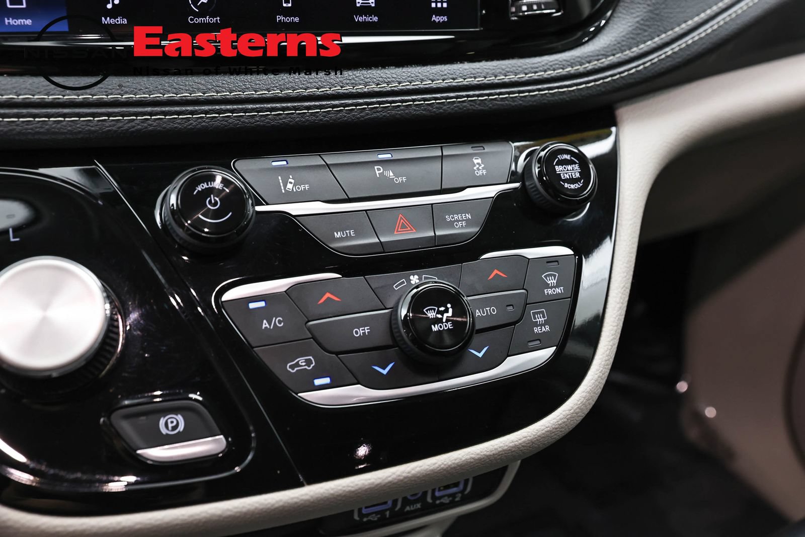 Used 2023 Chrysler Pacifica Touring-L FWD image 19