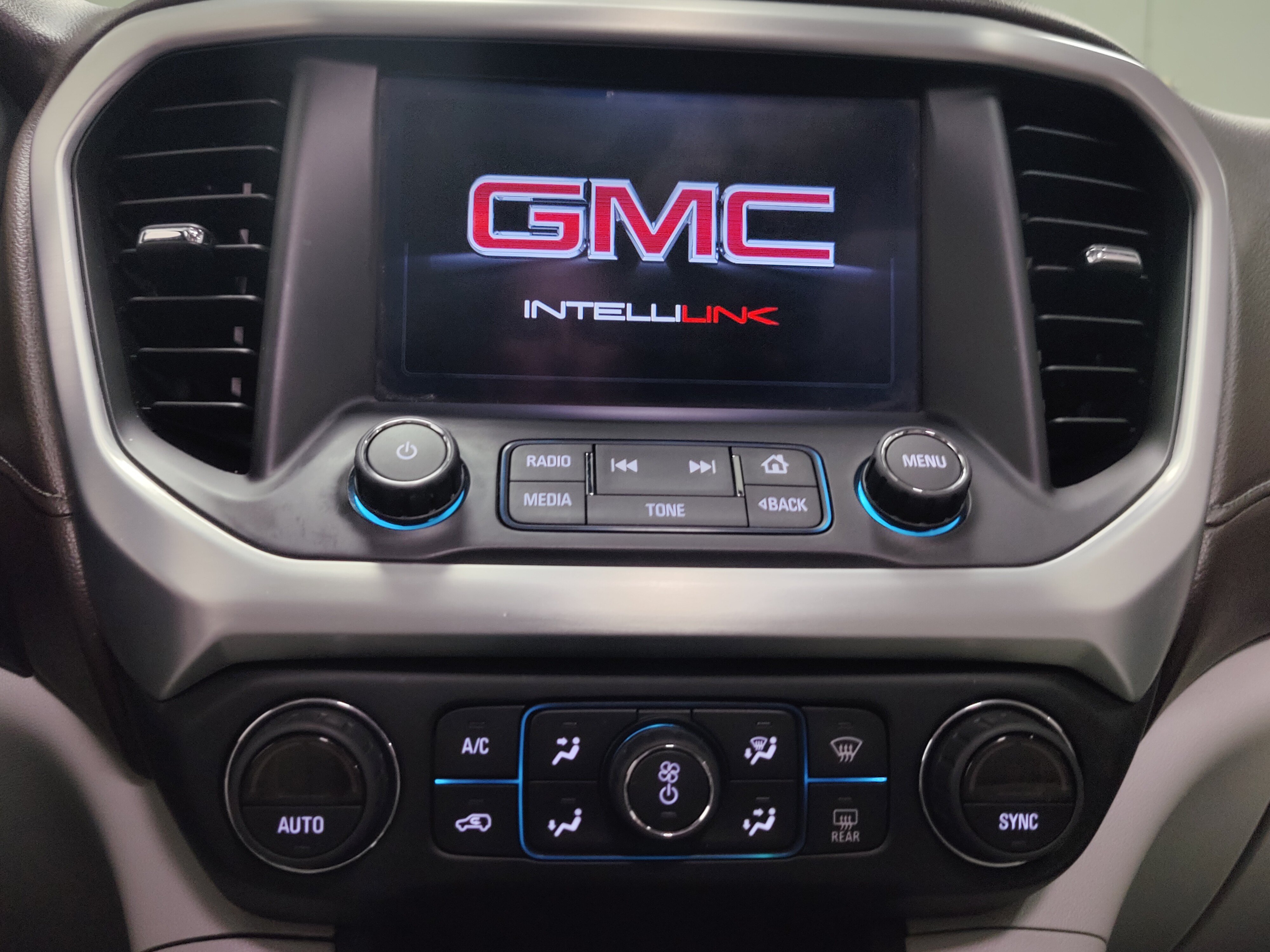Used 2019 GMC Acadia SLT AWD/4WD image 23