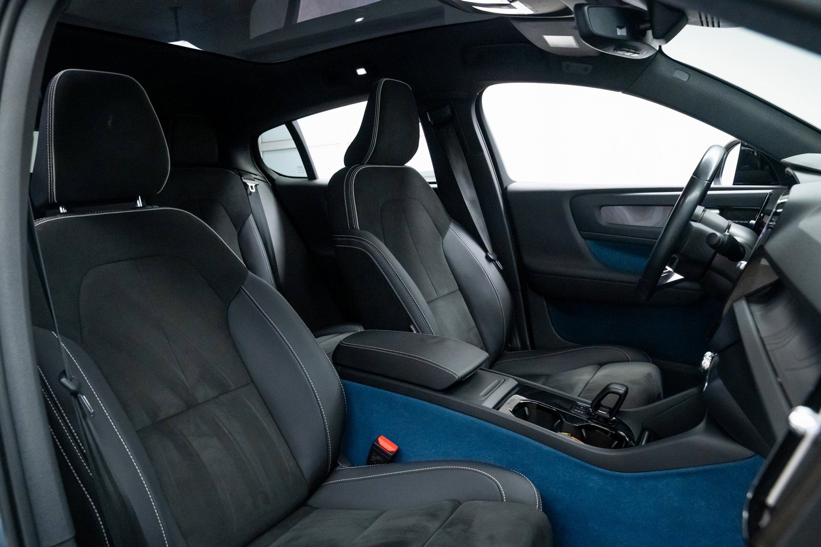 Used 2023 Volvo C40 P8 Recharge Ultimate image 22