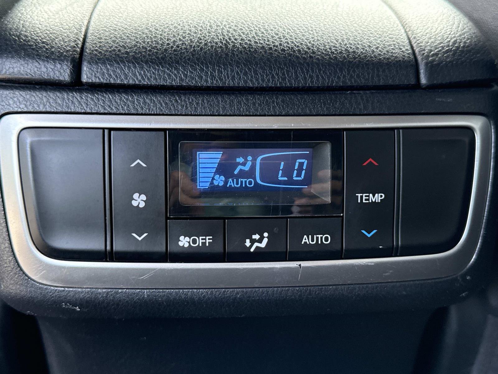 Used 2019 Toyota Highlander XLE AWD/4WD image 33