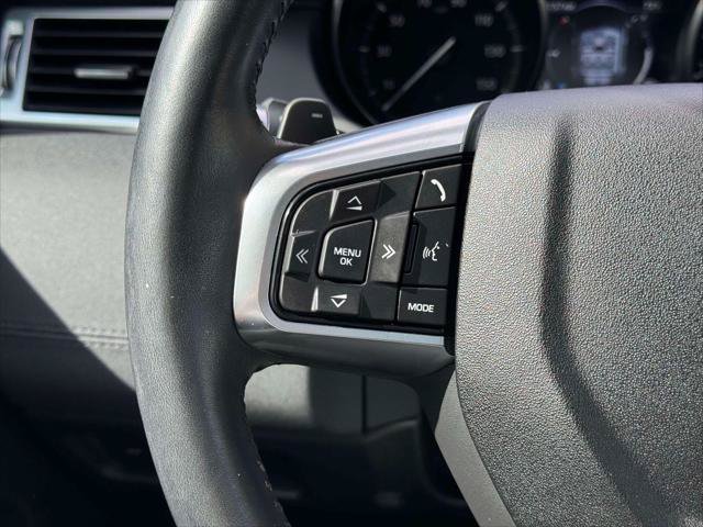 Used 2017 Land Rover Discovery Sport HSE AWD/4WD image 24