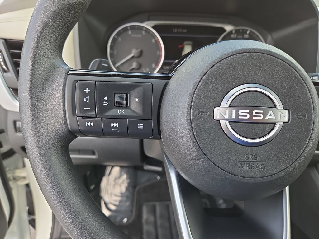 Used 2023 Nissan Rogue SV FWD image 17