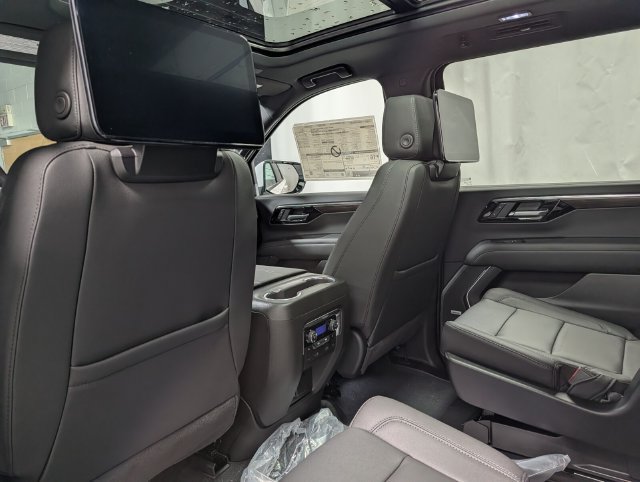 New 2027 Chevrolet Suburban Z71 w/ Z71 Off-Road Package AWD/4WD image 14