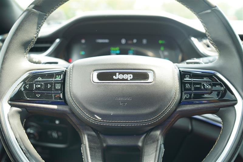 Used 2023 Jeep Grand Cherokee Overland AWD/4WD image 69