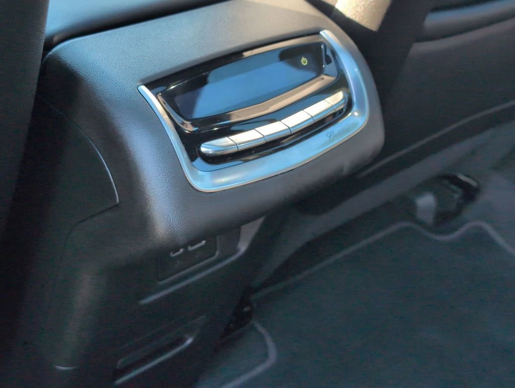 Used 2025 Cadillac XT6 Luxury image 26