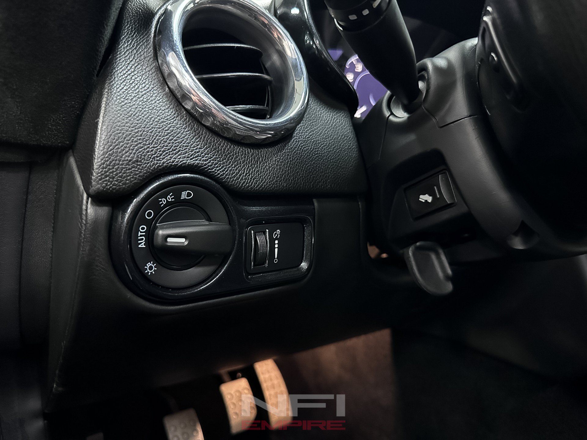 Used 2014 SRT Viper GTS w/ GTS Laguna Interior Package RWD image 39