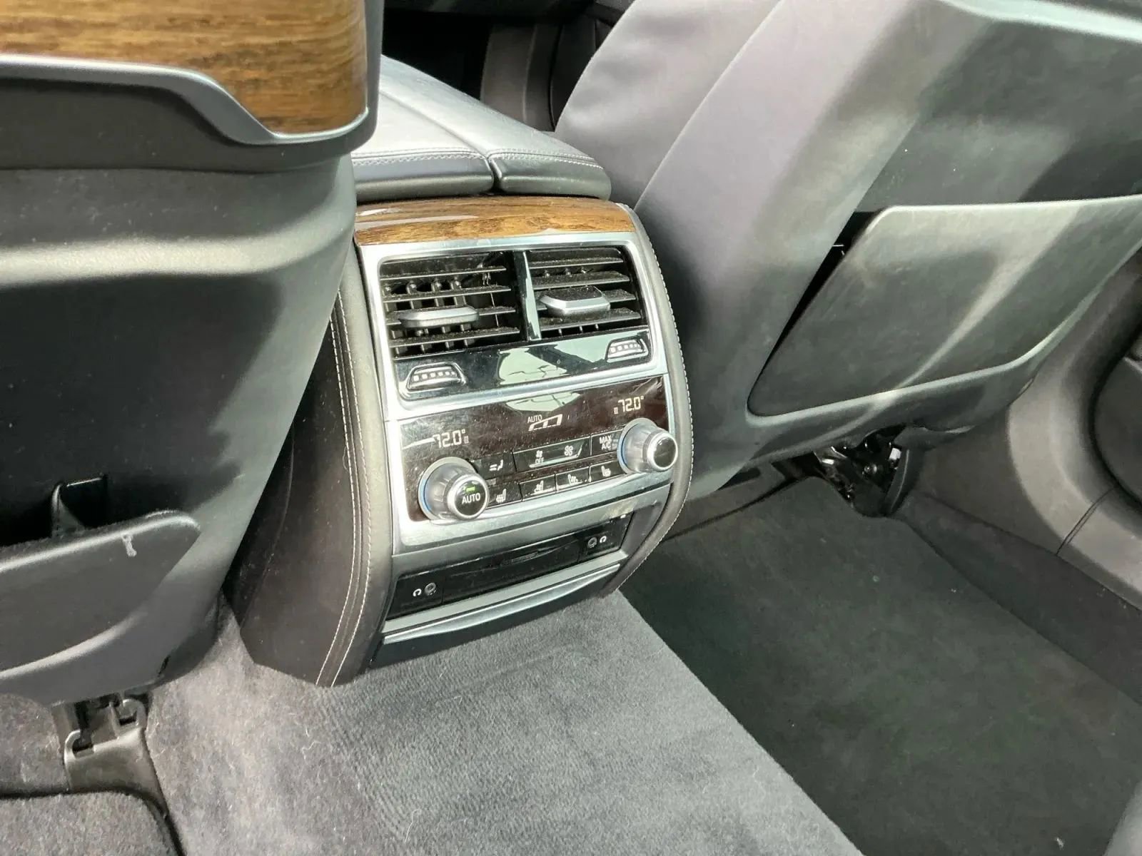 Used 2016 BMW 750i xDrive image 36