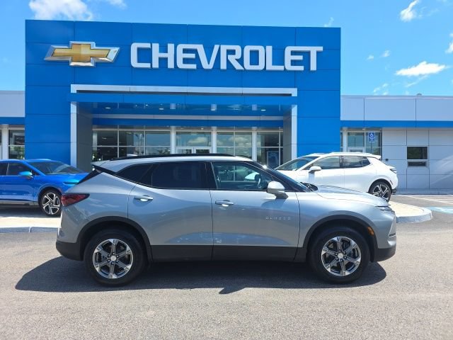 Used 2024 Chevrolet Blazer LT w/ Convenience Package AWD/4WD image 2