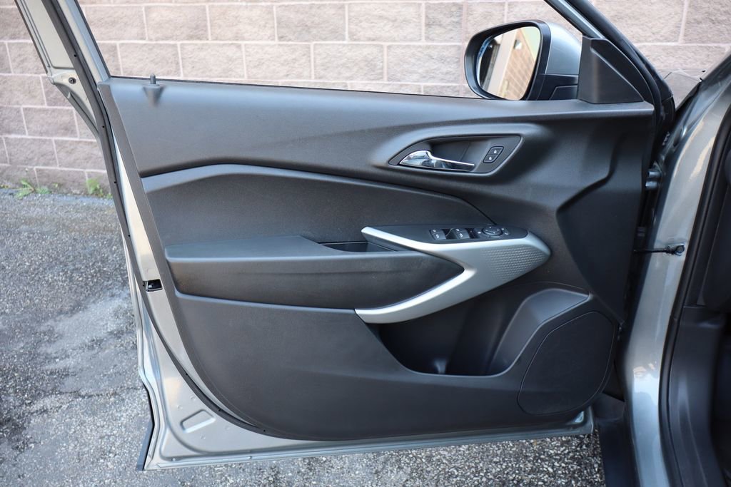 Used 2024 Chevrolet Trax LS w/ LS Convenience Package FWD image 8