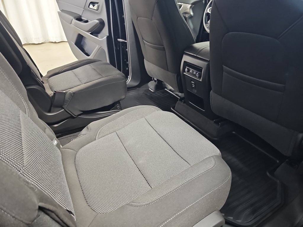 Used 2023 Chevrolet Traverse LT FWD image 14