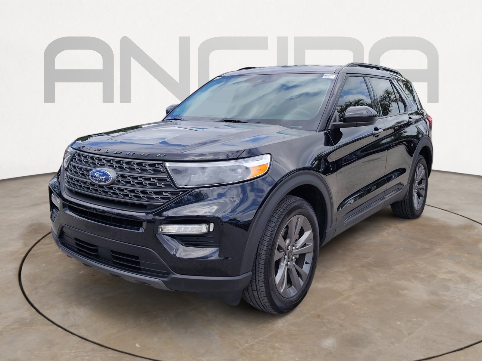 Used 2024 Ford Explorer XLT w/ Equipment Group 202A AWD/4WD image 9