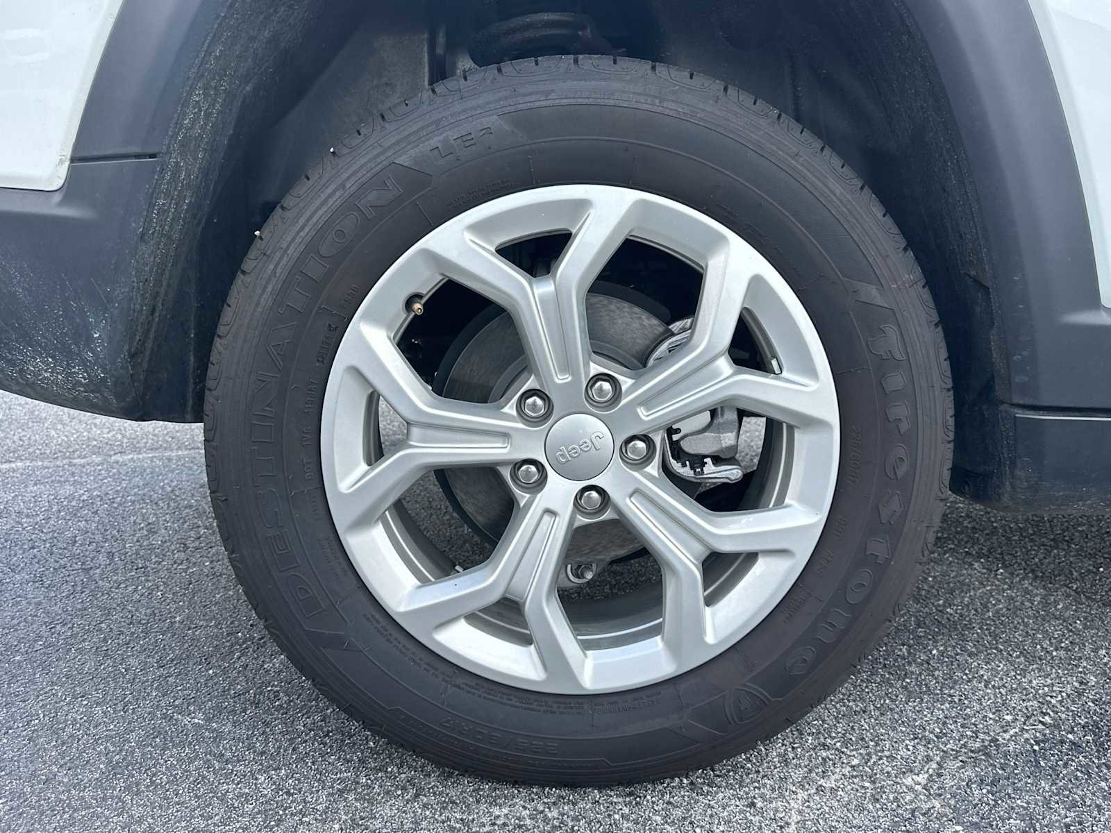 Used 2024 Jeep Compass Latitude image 17