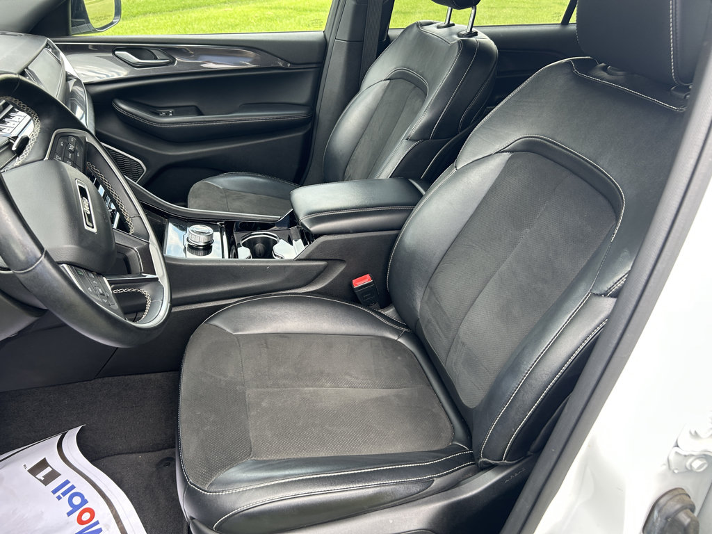 Used 2021 Jeep Grand Cherokee L Laredo RWD image 12