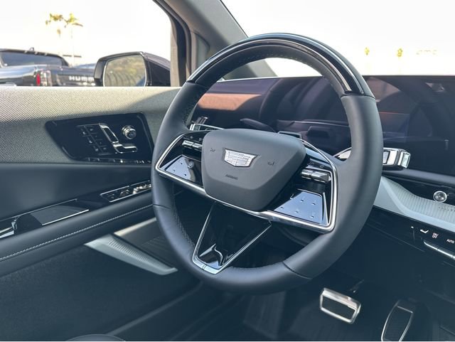 New 2026 Cadillac Optiq Luxury 2 image 8