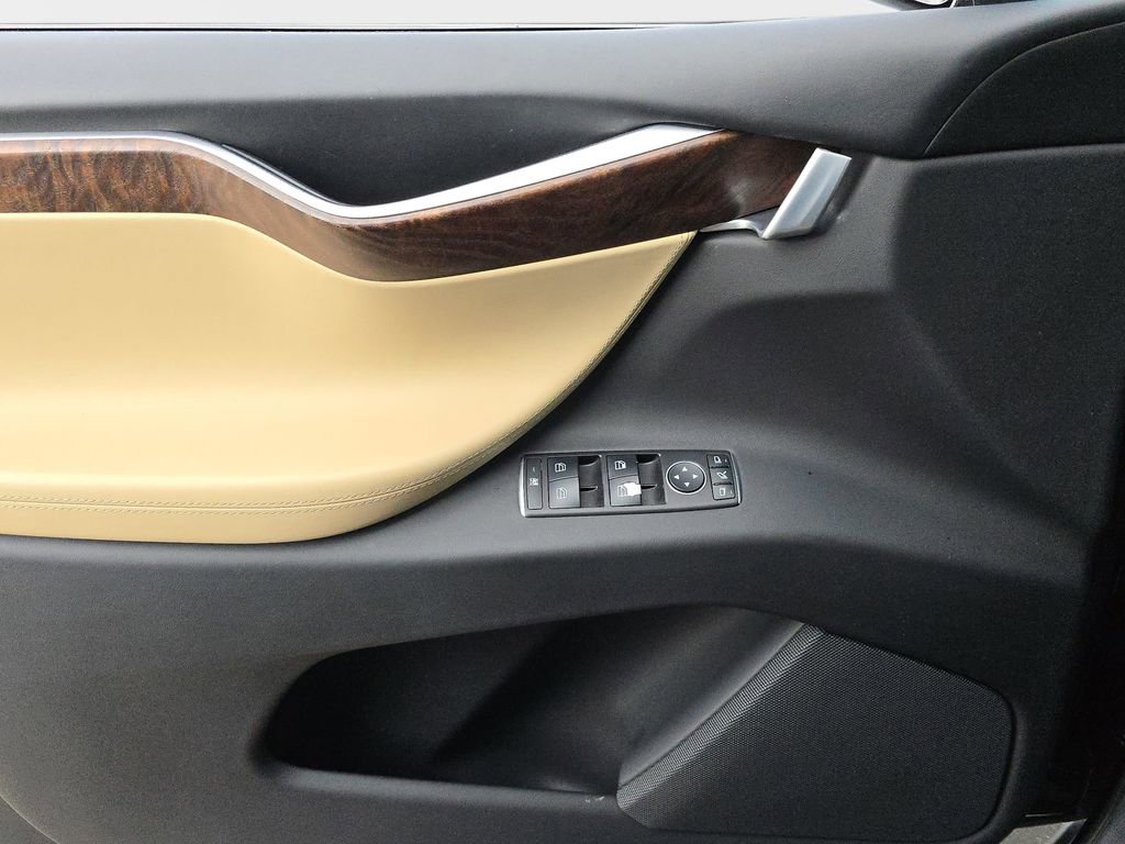 Used 2016 Tesla Model X 90D image 23