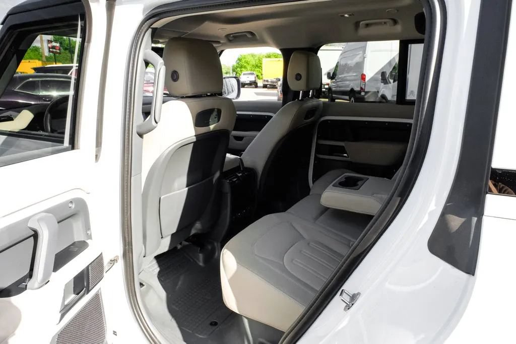 Used 2020 Land Rover Defender 110 SE AWD/4WD image 44