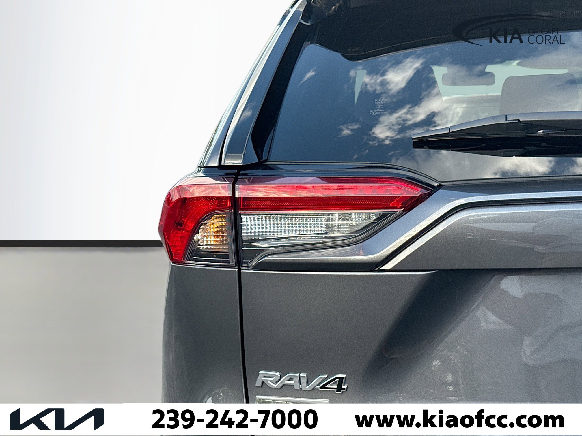 Used 2025 Toyota RAV4 XLE w/ Convenience Package image 10