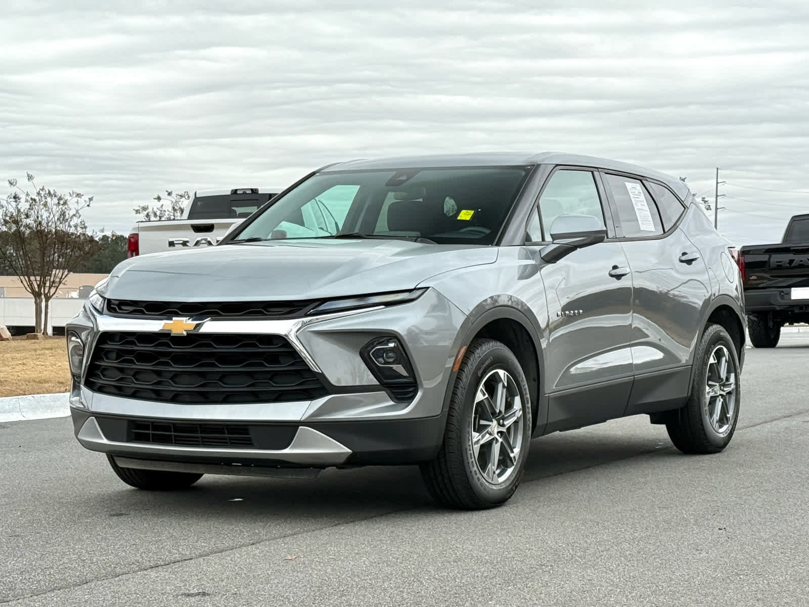 Used 2025 Chevrolet Blazer LT image 1
