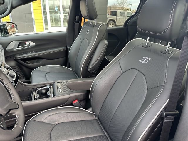 New 2026 Chrysler Pacifica Limited w/ S Appearance Package FWD image 21