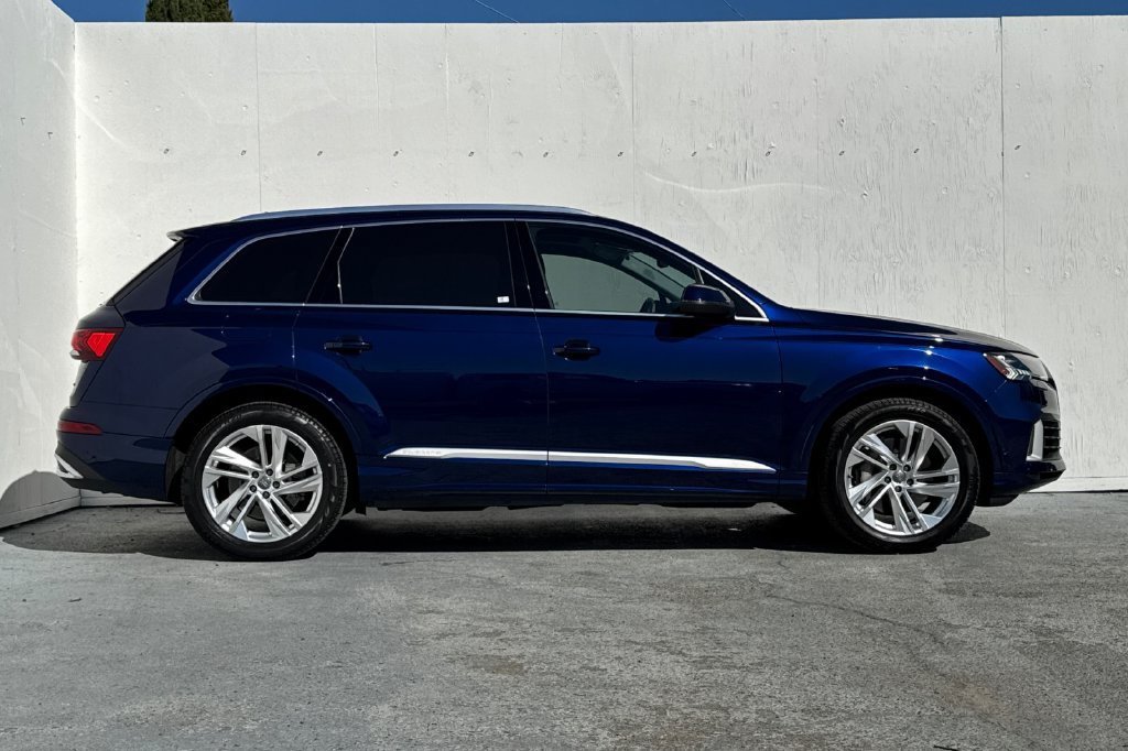 Used 2020 Audi Q7 3.0T Prestige w/ Prestige Package AWD/4WD image 2