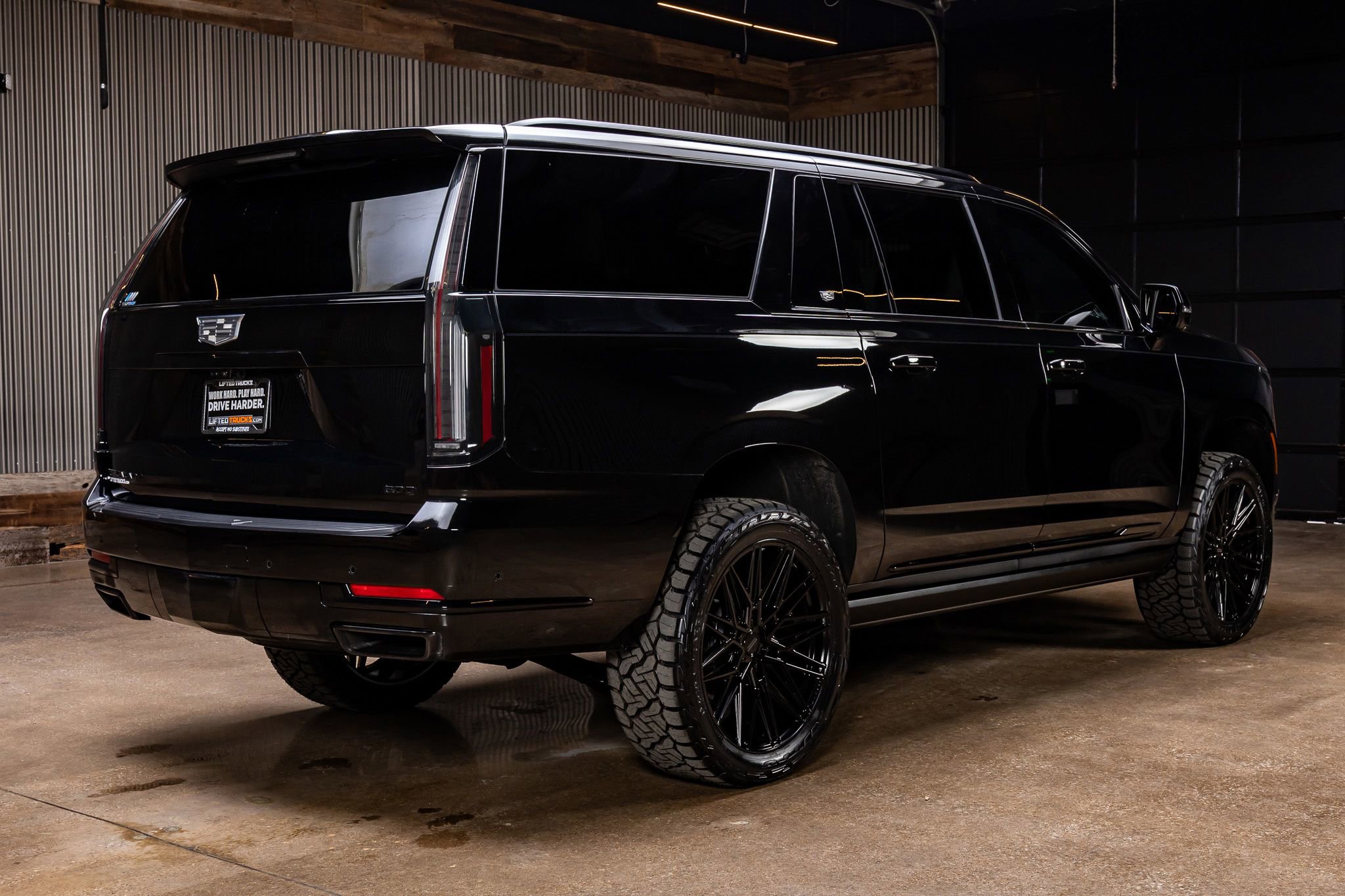 Used 2025 Cadillac Escalade ESV Sport Platinum w/ LPO, ONYX Package image 10