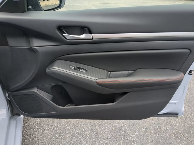 New 2026 Nissan Altima 2.5 SR w/ SR Midnight Edition Package FWD image 31