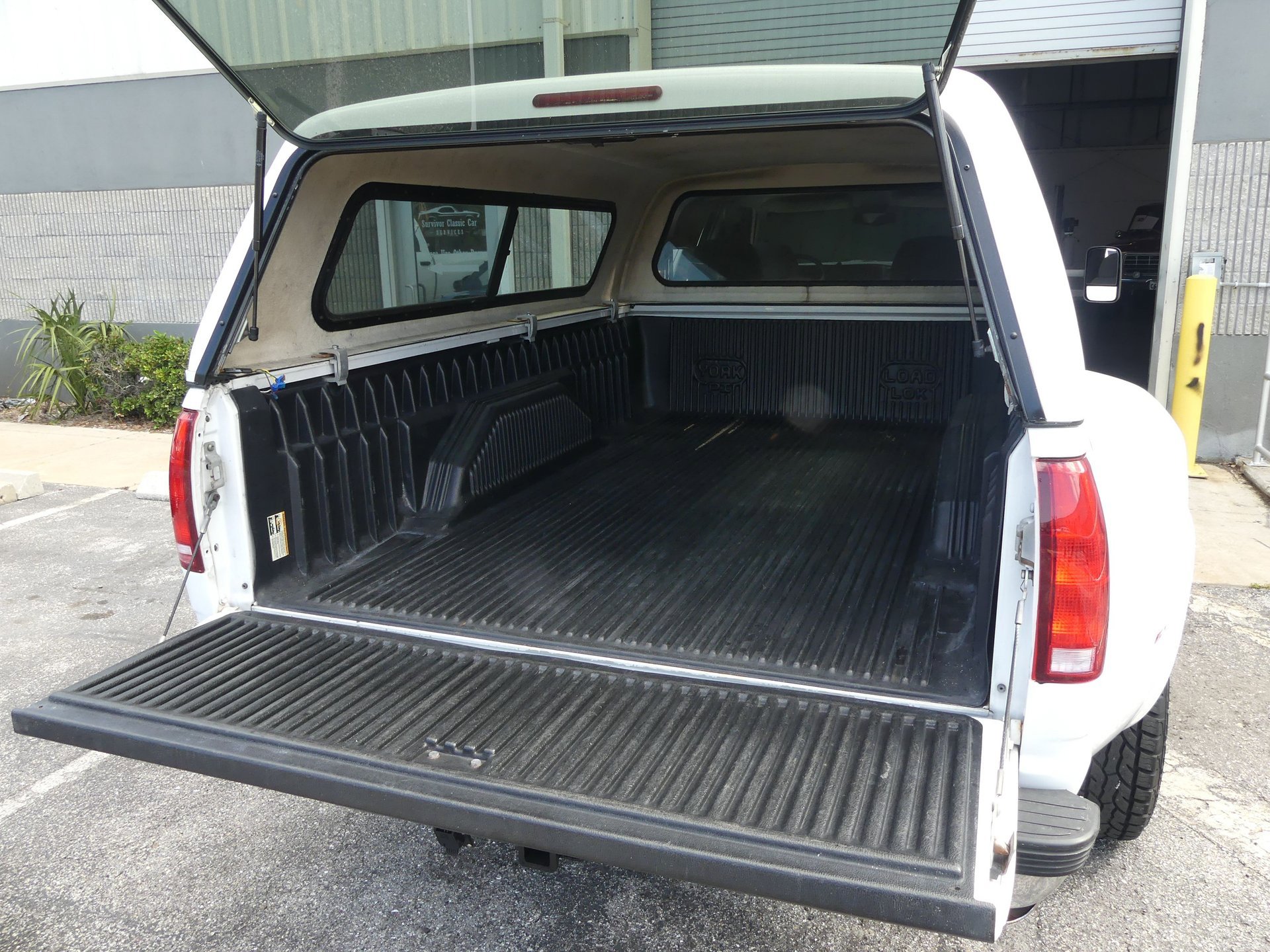 Used 2000 Chevrolet Silverado 3500 2WD Crew Cab image 9