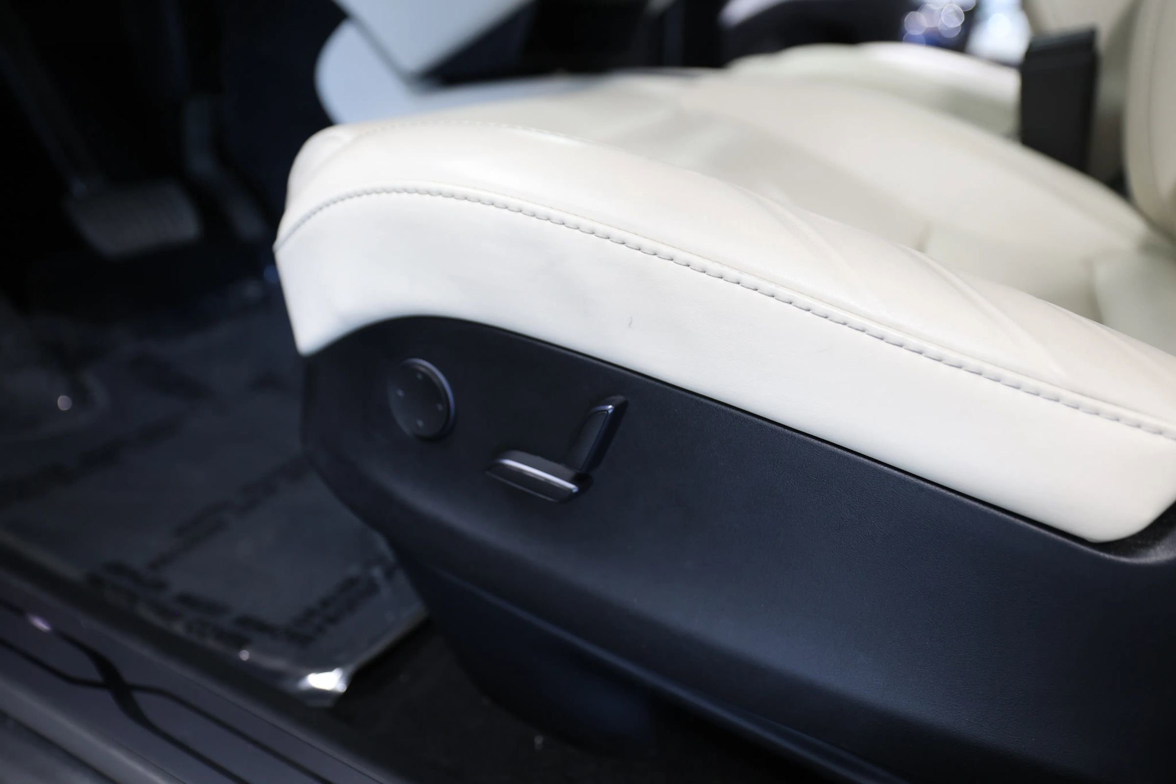 Used 2018 Tesla Model X 100D image 30