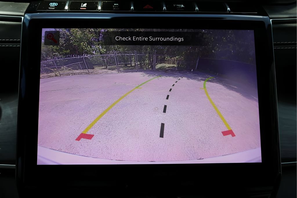 Used 2023 Jeep Grand Cherokee Overland w/ Luxury Tech Group IV AWD/4WD image 26