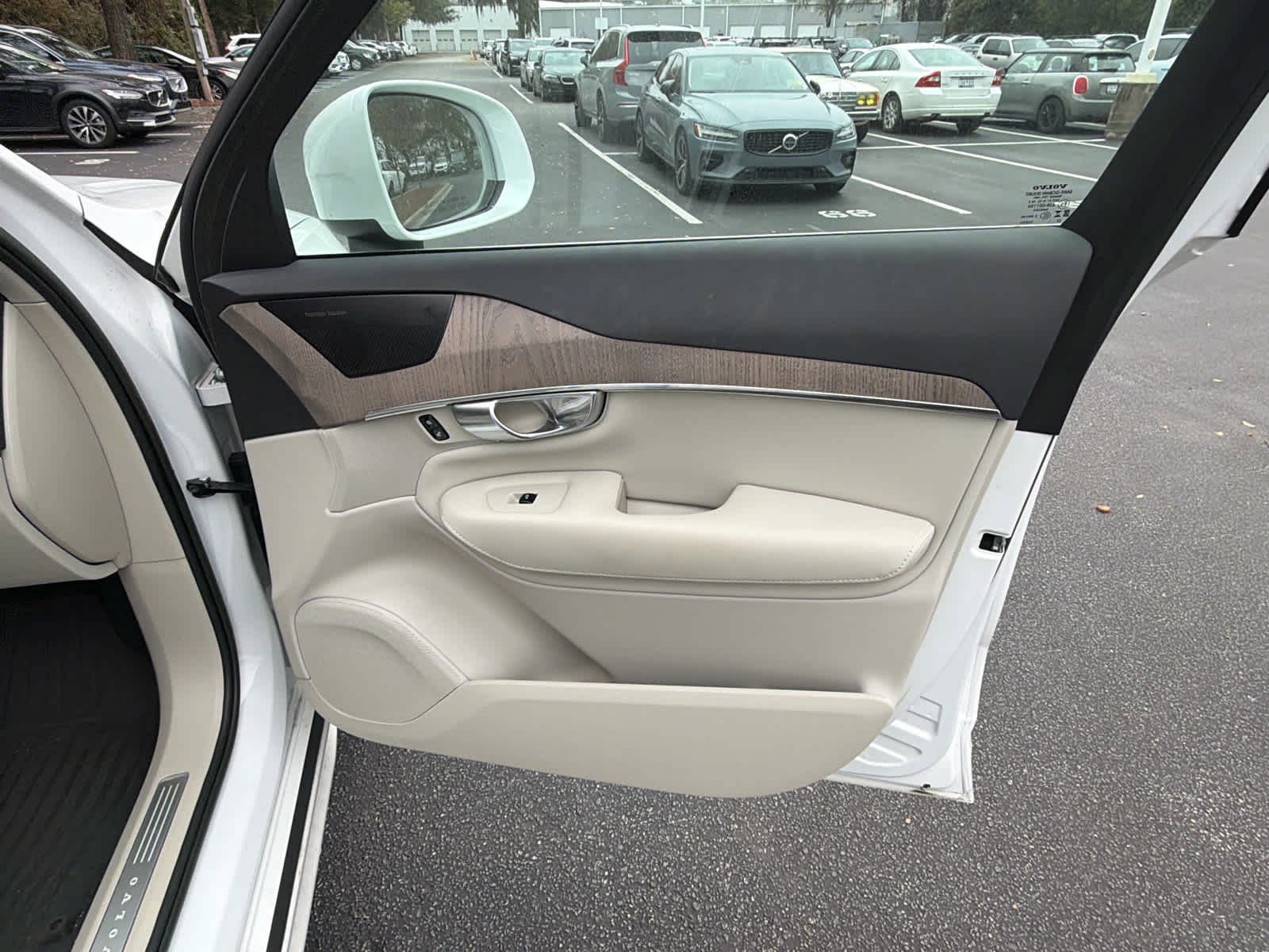 Used 2023 Volvo XC90 B5 Plus w/ Protection Package Premier image 20