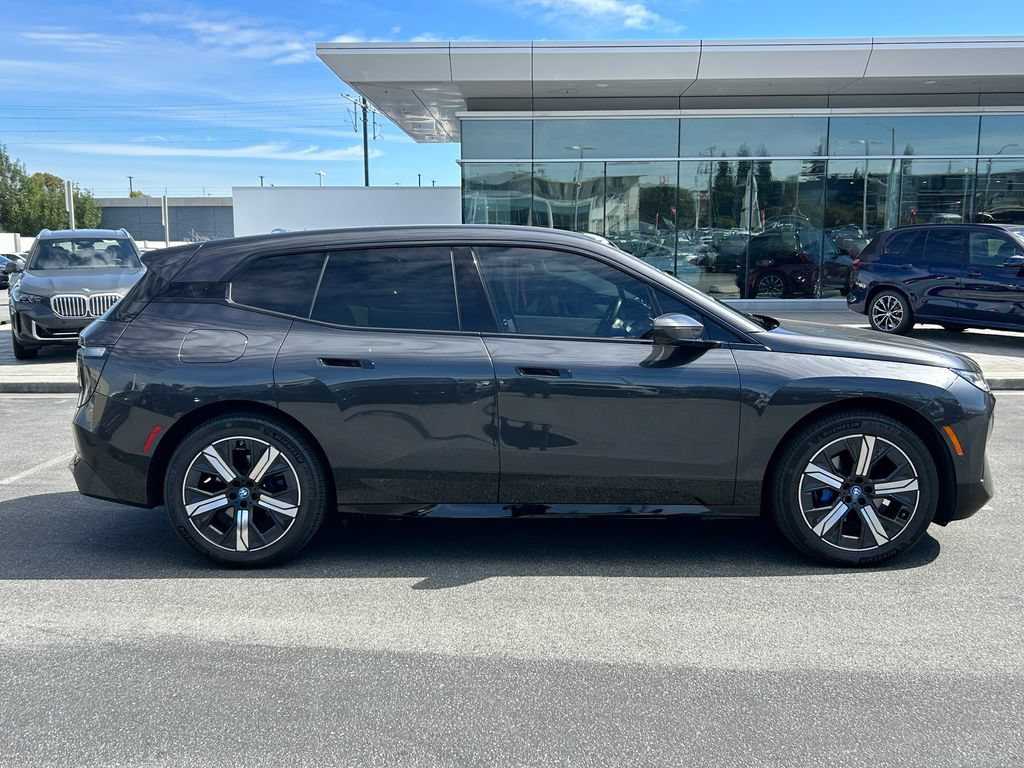 Used 2024 BMW iX xDrive50 w/ Sport Package AWD/4WD image 6