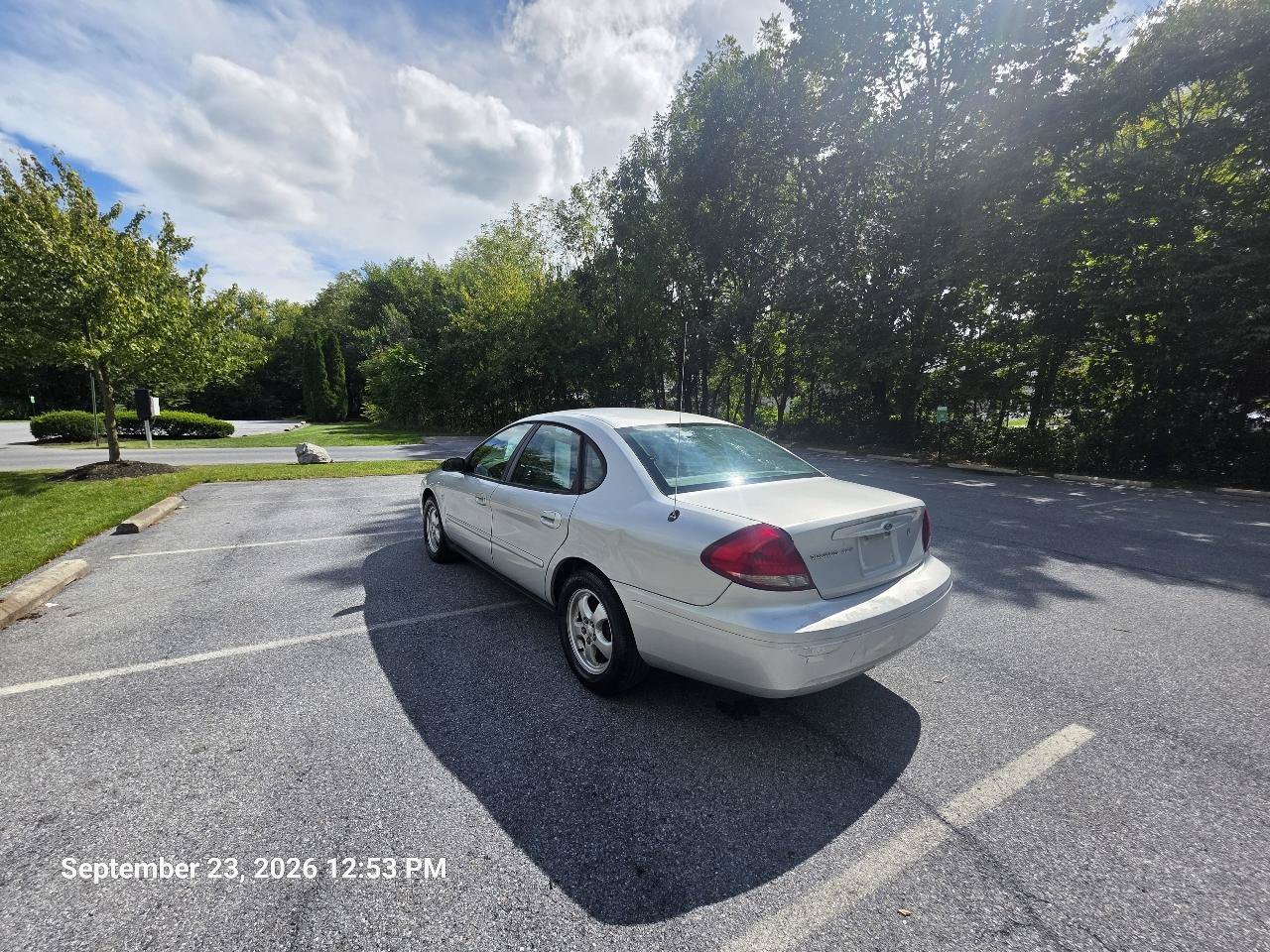 Used 2004 Ford Taurus SES FWD image 4
