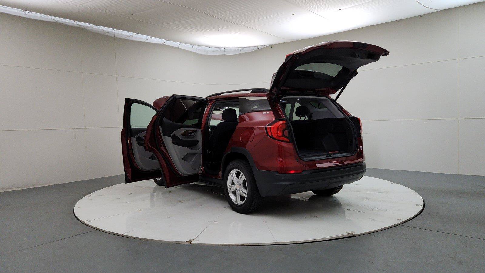 Used 2020 GMC Terrain SLE w/ Driver Convenience Package FWD image 11