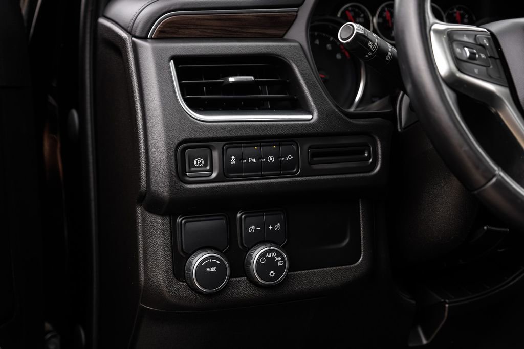 Used 2021 Chevrolet Suburban LT image 28