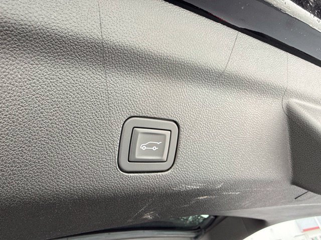 Used 2025 GMC Yukon Denali Ultimate AWD/4WD image 9
