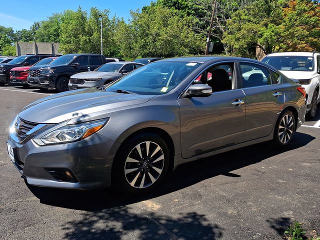 Used 2016 Nissan Altima 2.5 SL w/ 2.5 Technology Package FWD image 3