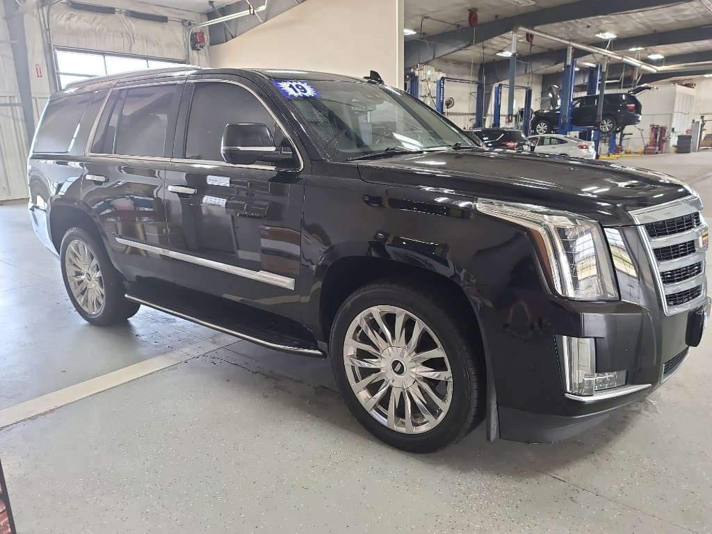 Used 2019 Cadillac Escalade Luxury image 4