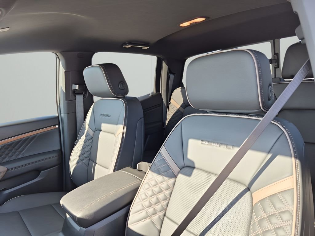 New 2026 GMC Canyon Denali w/ LPO, Denali Black Edition AWD/4WD image 35