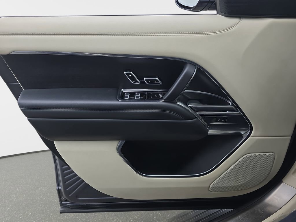 Certified 2023 Land Rover Range Rover SE image 29