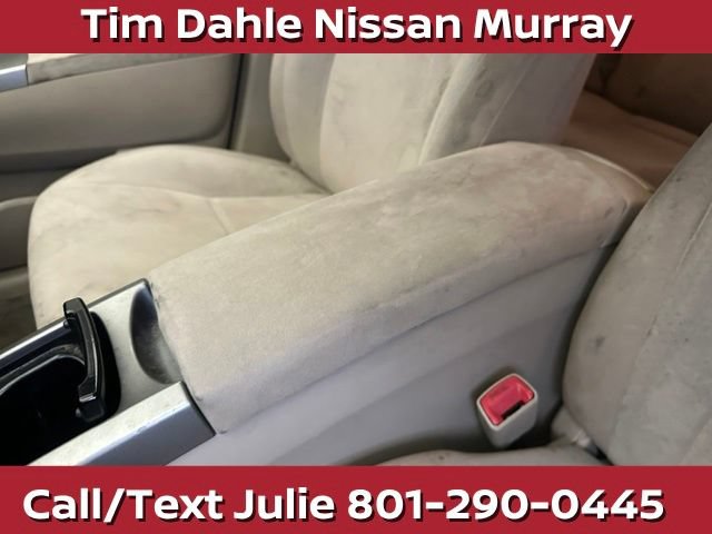 Used 2004 Toyota Prius w/ Pkg 7 FWD image 30