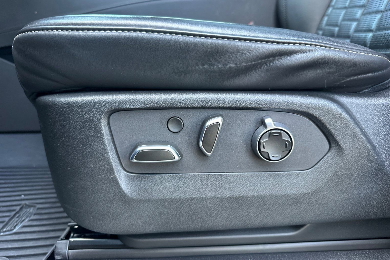 Certified 2024 Cadillac Escalade Sport Platinum image 13