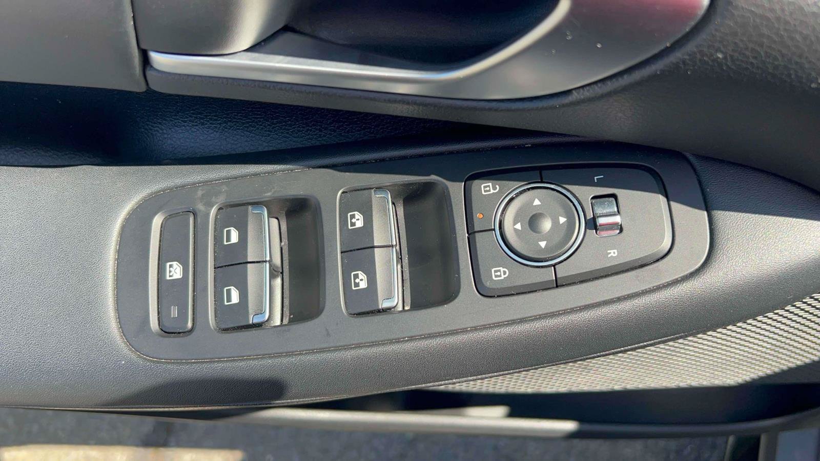 Used 2025 Hyundai Sonata SEL FWD image 19