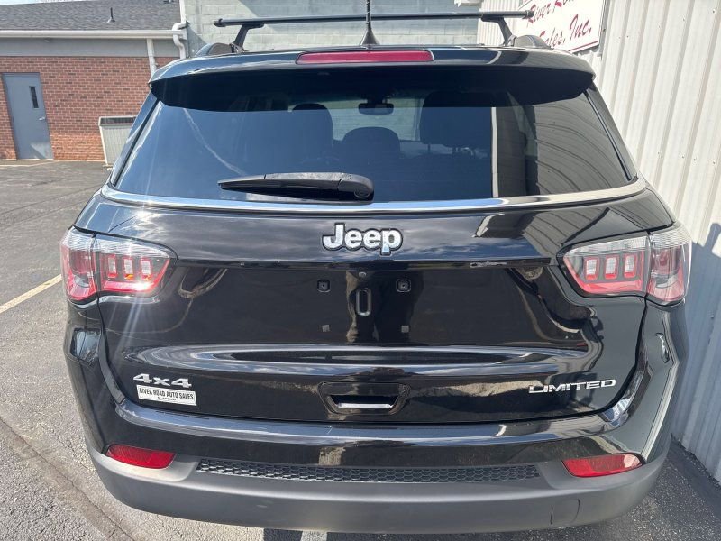Used 2018 Jeep Compass Limited w/ Navigation Group AWD/4WD image 9