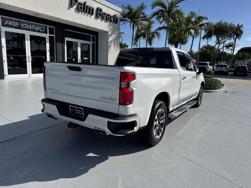 Used 2022 Chevrolet Silverado 1500 High Country w/ Technology Package AWD/4WD image 3